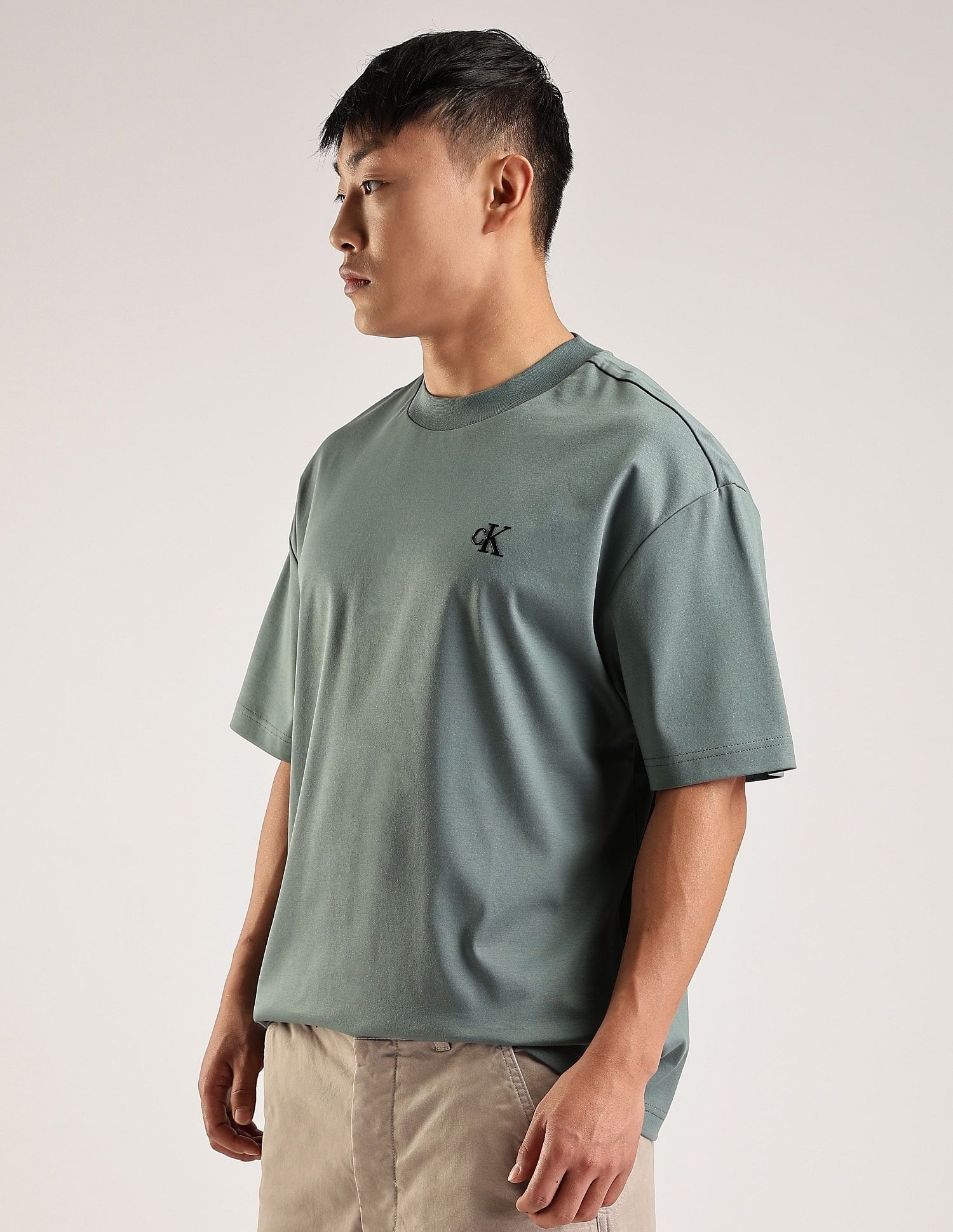 Calvin Klein Jeans Logo Regular-Fit Cotton T-Shirt