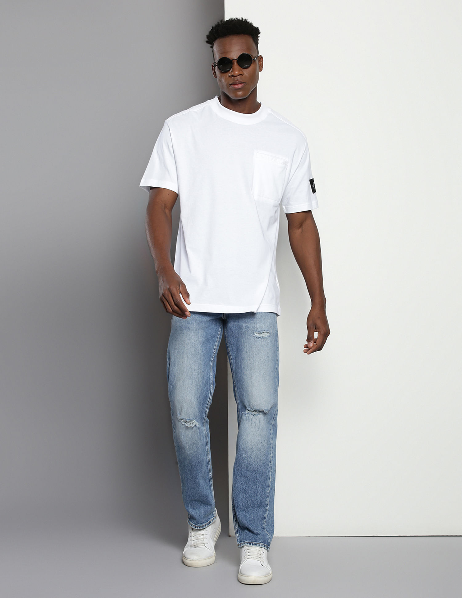 Calvin Klein 90s Straight Fit Distressed Jeans