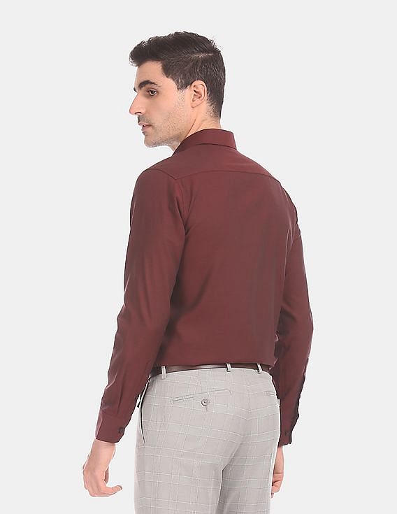 Which Colour Pant Suits for Maroon Shirt?