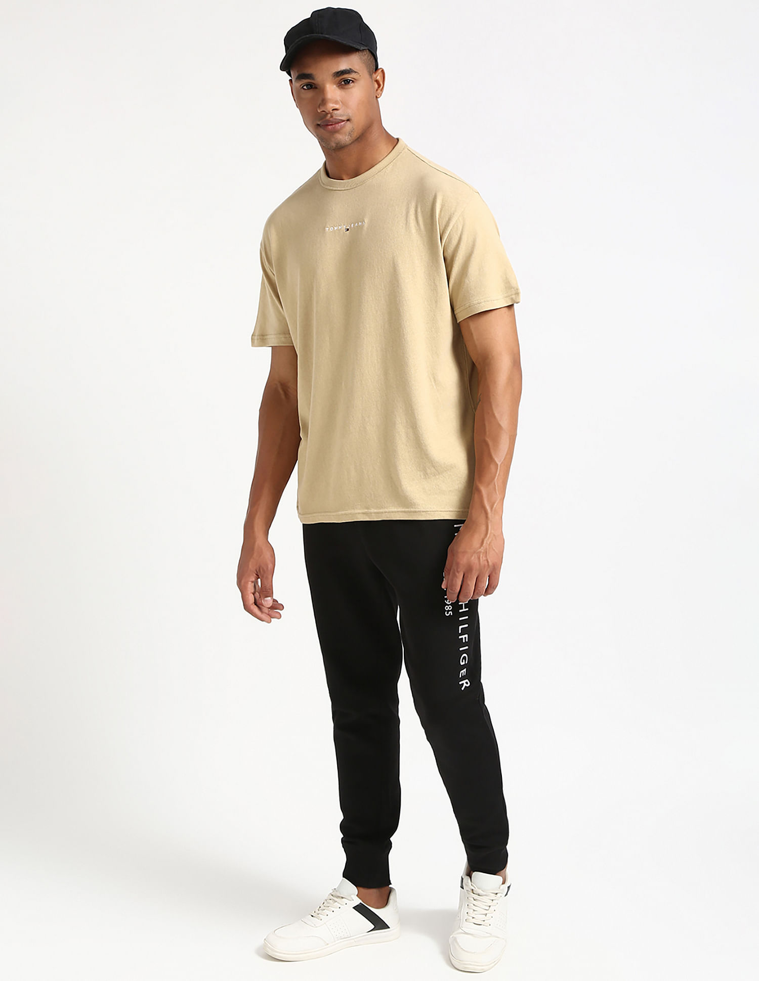 Tommy Hilfiger Relaxed Fit Linear Logo T-Shirt