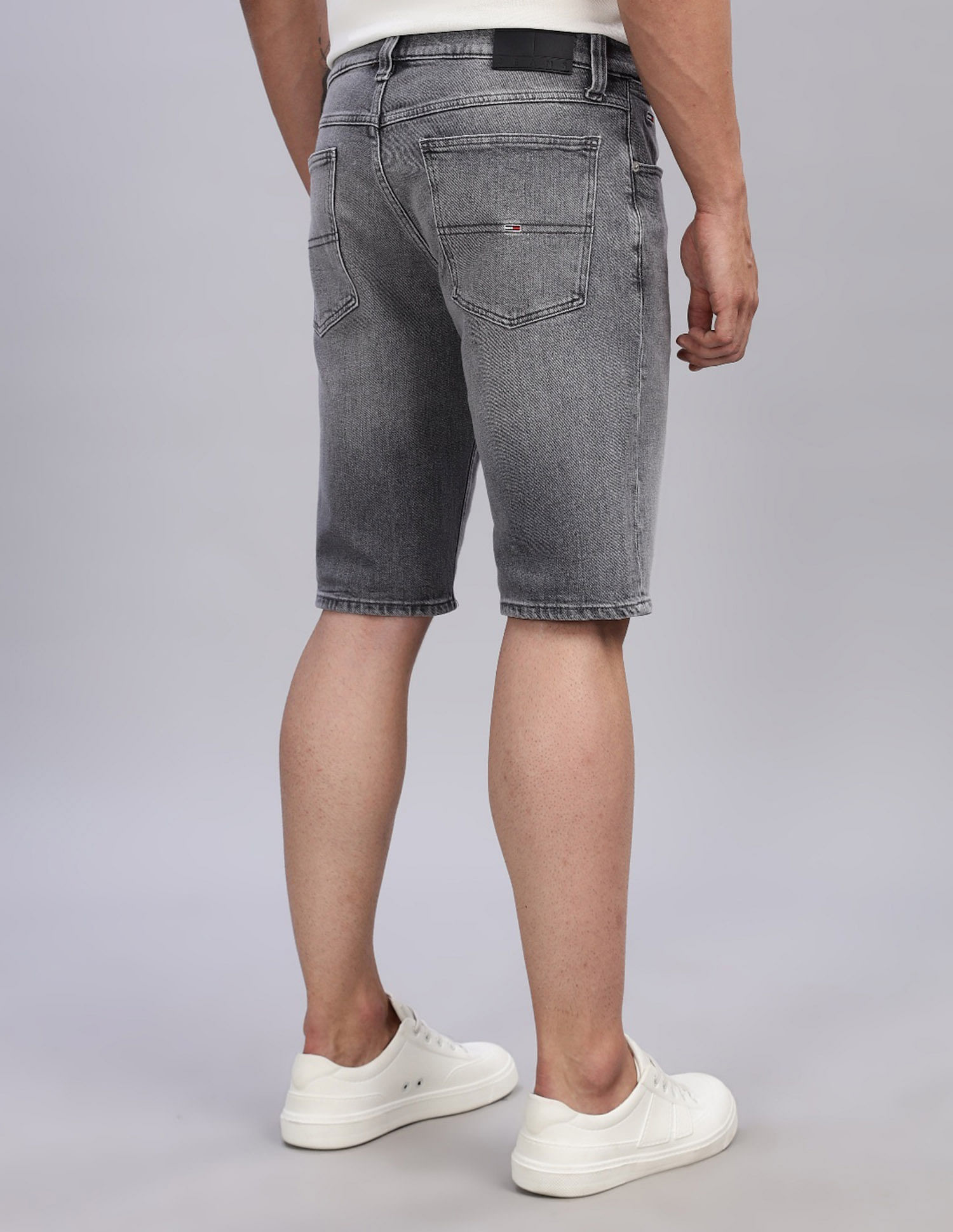 Tommy Hilfiger Regular Fit Solid Mid Rise Shorts