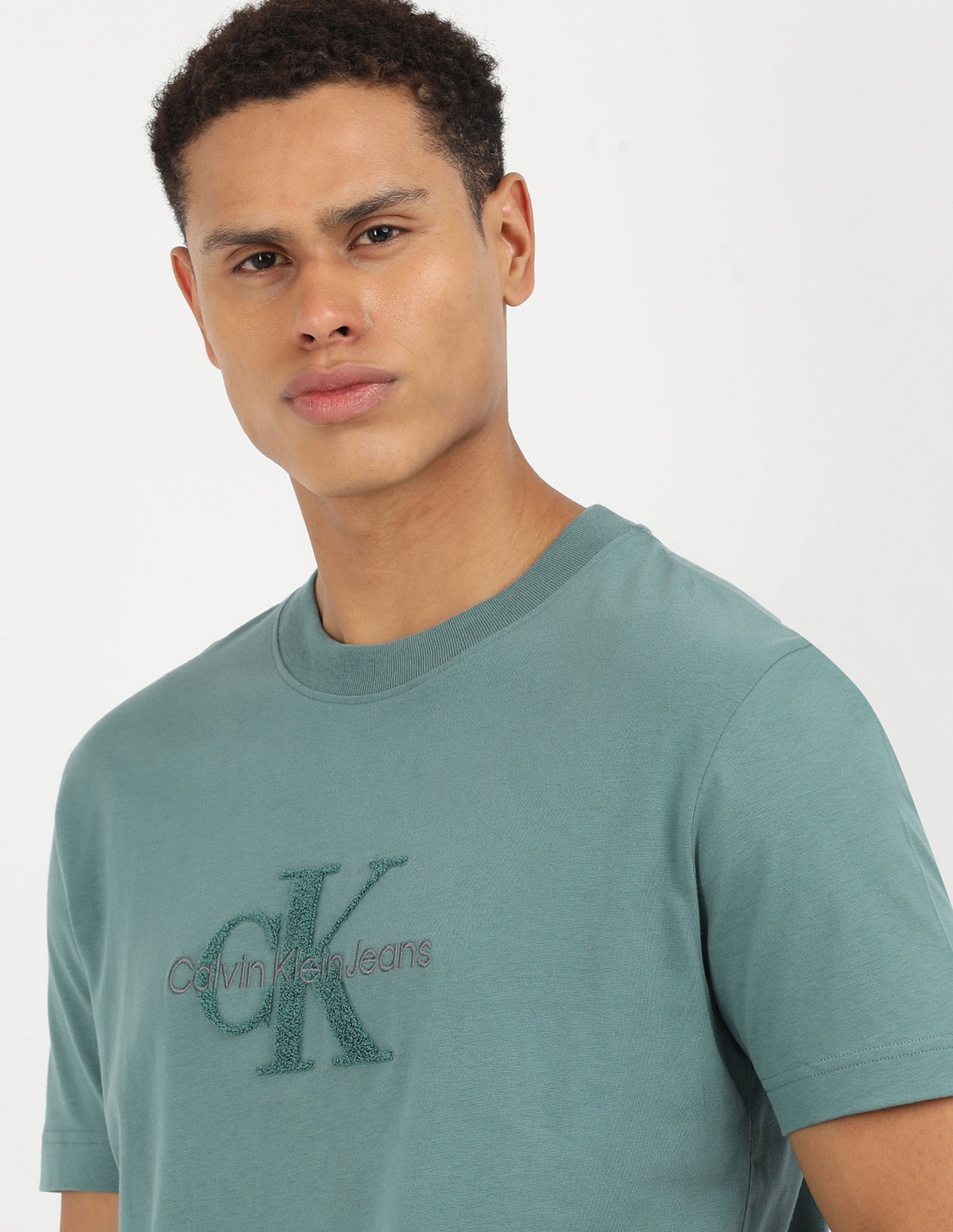 Buy Calvin Klein Jeans Chenille Monologo T-Shirt - NNNOW.com