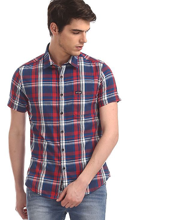 Van eeuw Absoluut Buy Men Red Short Sleeve Check Shirt online at NNNOW.com