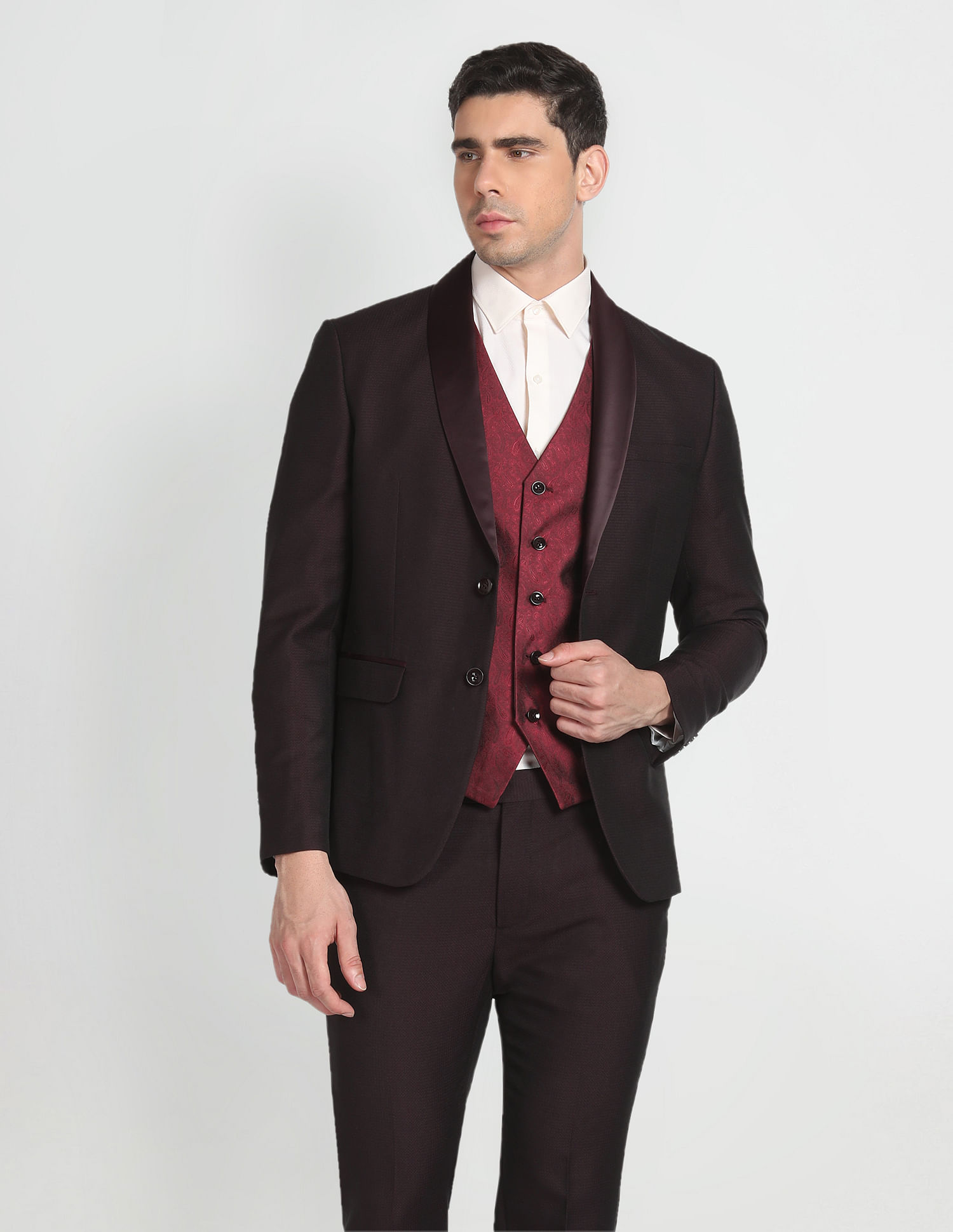 Buy Arrow Tailored Regular Fit Solid Three Piece Suit - NNNOW.com