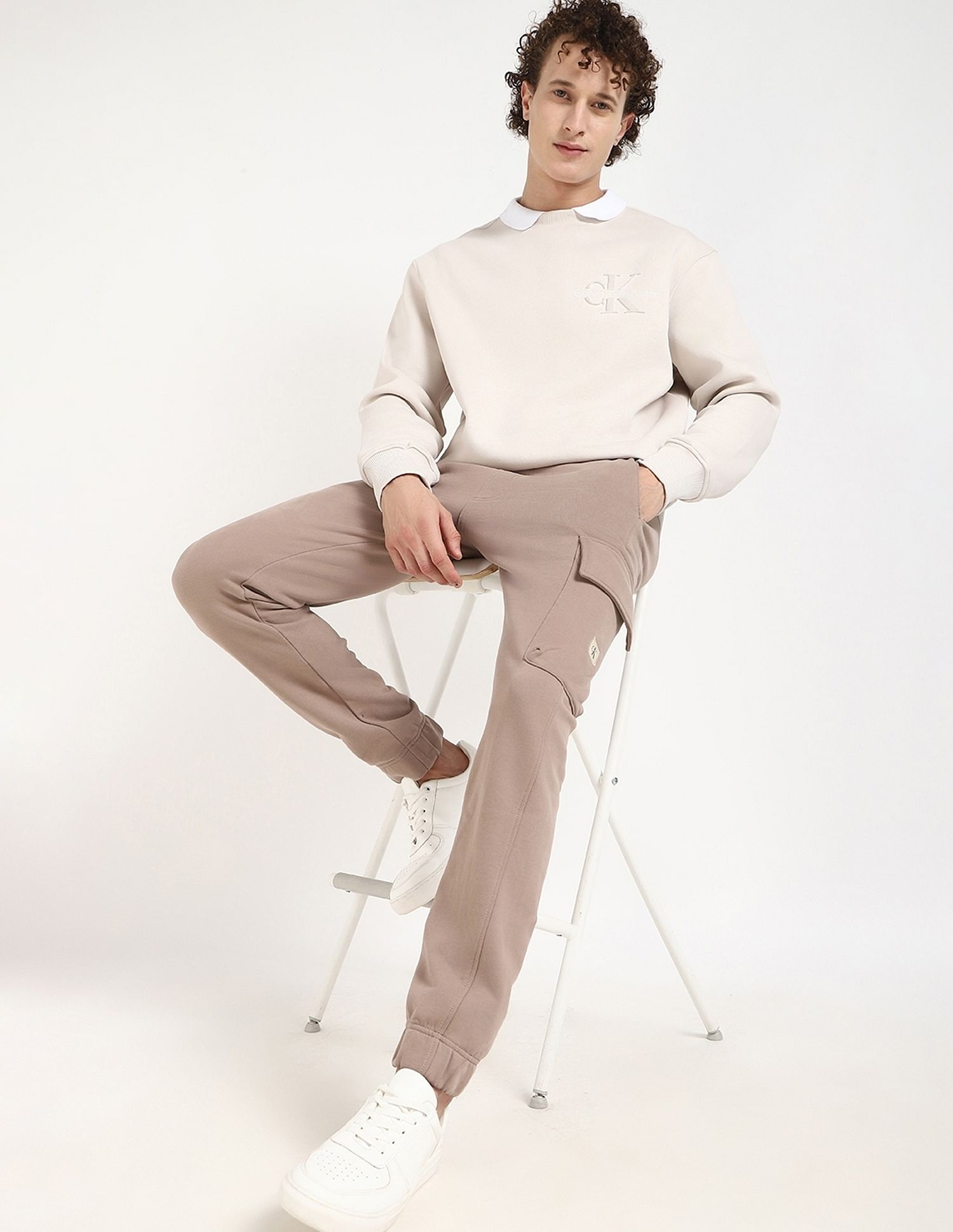 Calvin Klein Jeans Embroidered Logo Relaxed-Fit Cotton Sweatshirt